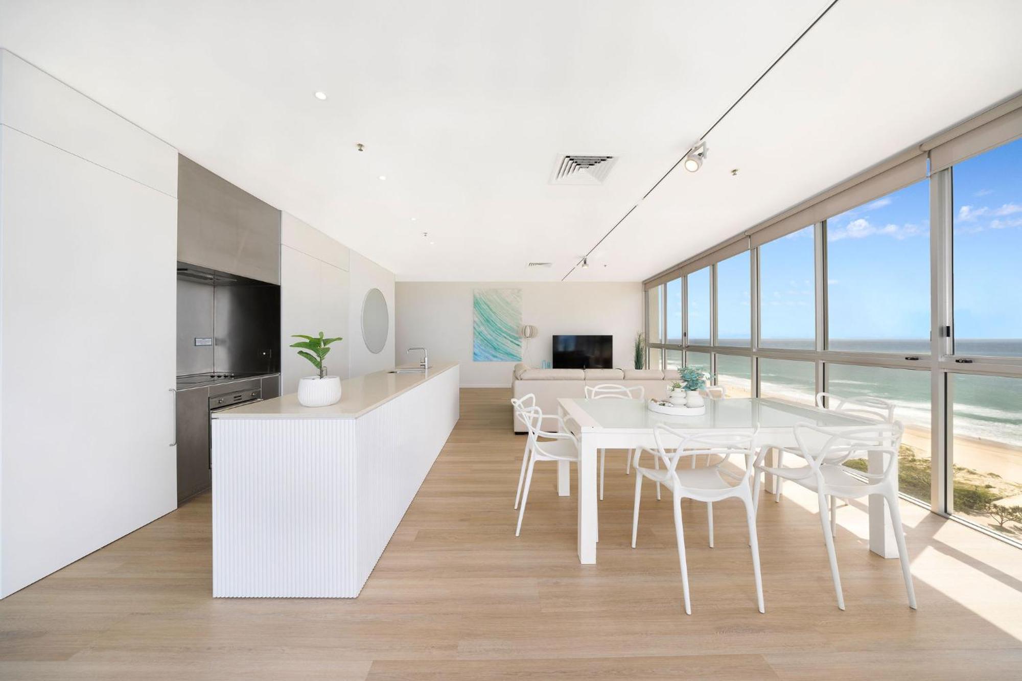 Ultiqa Air On Broadbeach Gold Coast Exterior photo