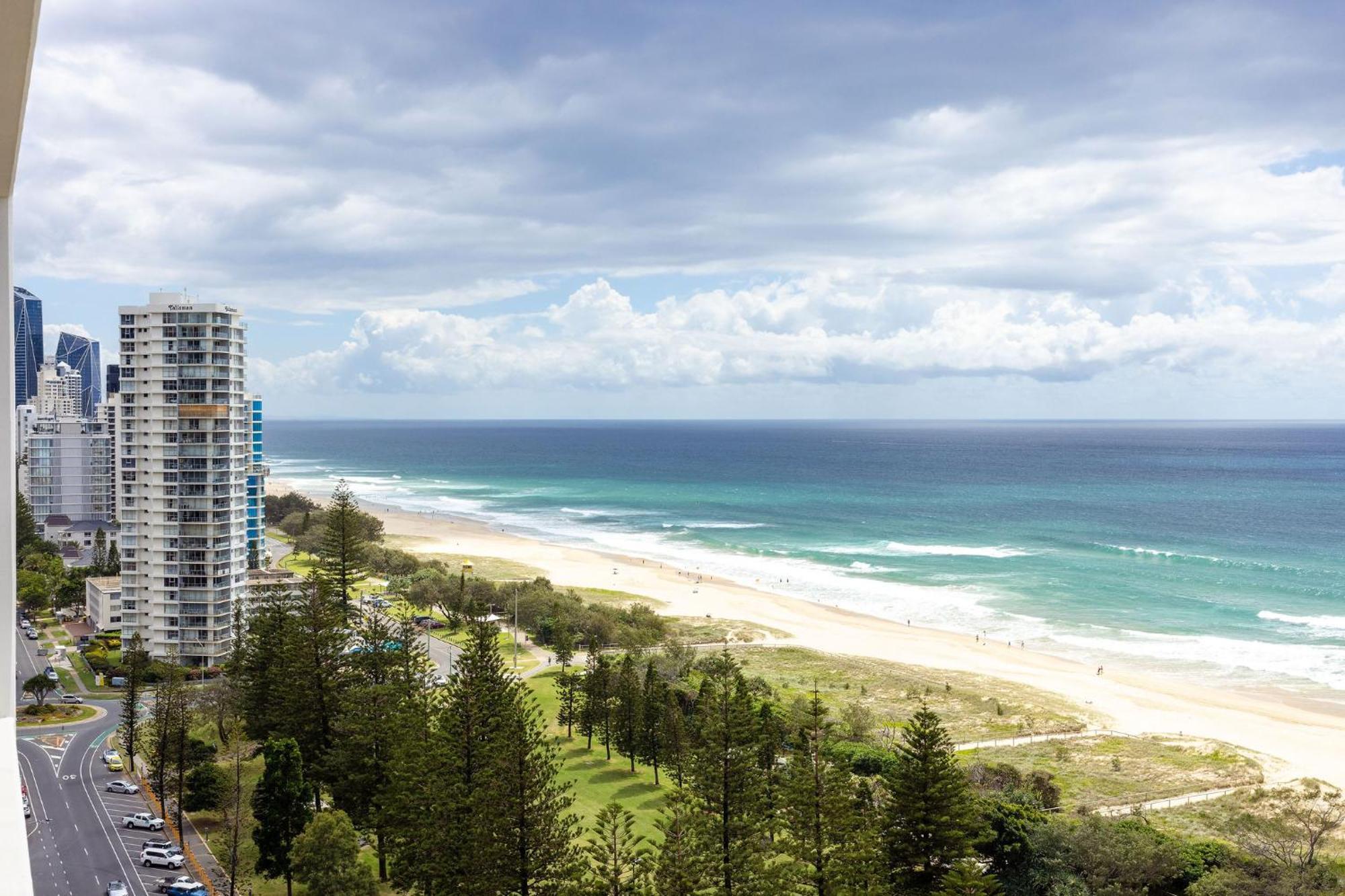Ultiqa Air On Broadbeach Gold Coast Exterior photo