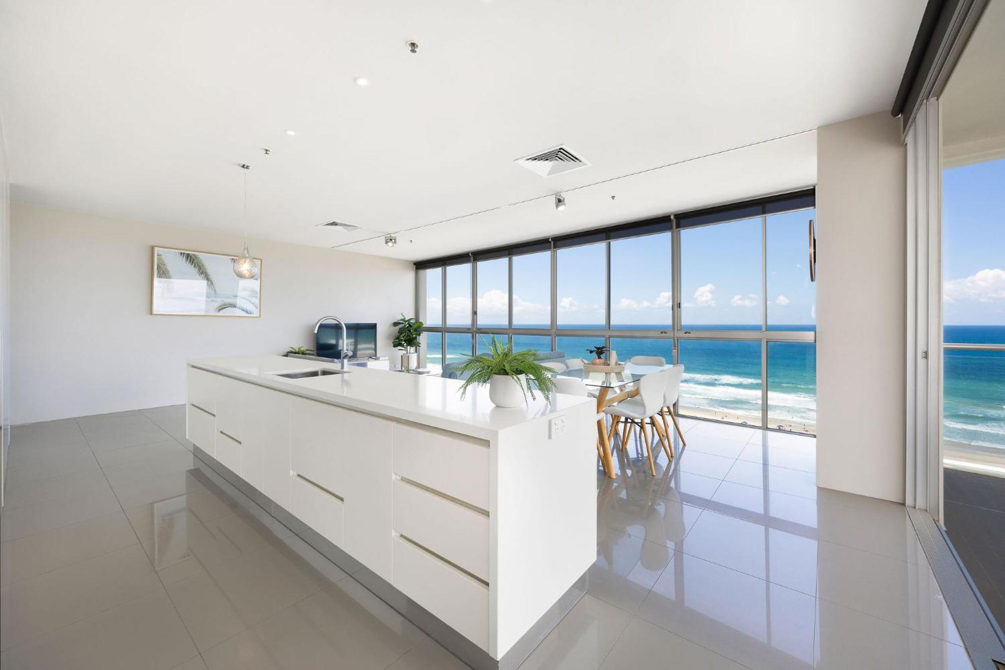 Ultiqa Air On Broadbeach Gold Coast Exterior photo