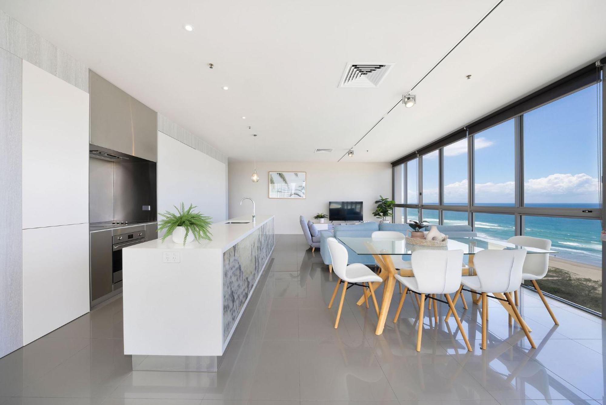 Ultiqa Air On Broadbeach Gold Coast Exterior photo
