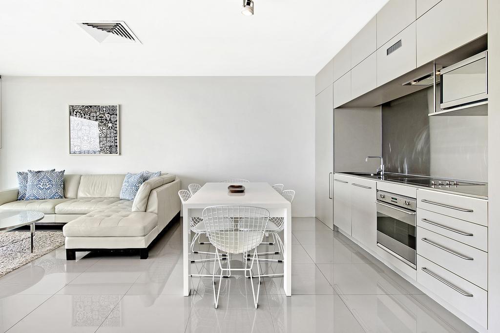 Ultiqa Air On Broadbeach Gold Coast Exterior photo
