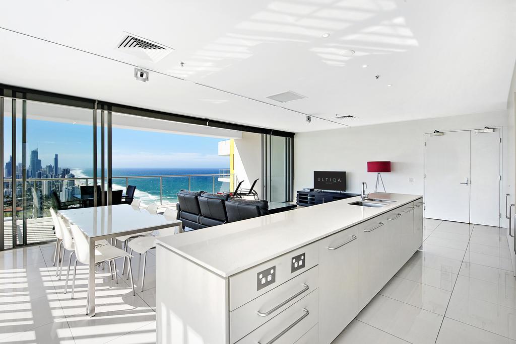 Ultiqa Air On Broadbeach Gold Coast Exterior photo